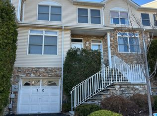 10 Springhill Dr #10, Morris Plains, NJ 07950