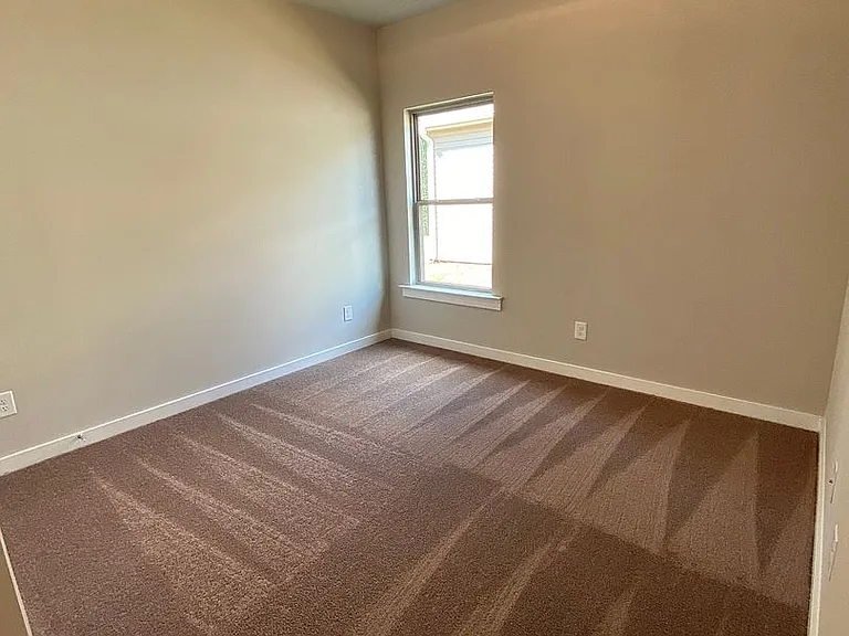 489 Andrew Dr — Photo 10