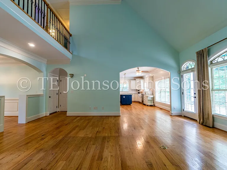 1112 Oakencroft Ct — Photo 8
