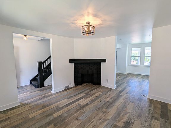 3rd image of 2435 Perry St
