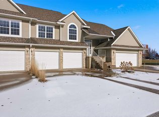 1224 Litchfield Dr, Hiawatha, IA 52233