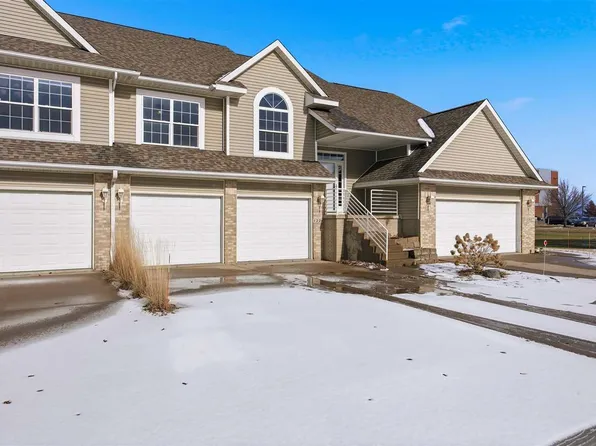 1224 Litchfield Dr, Hiawatha, IA 52233