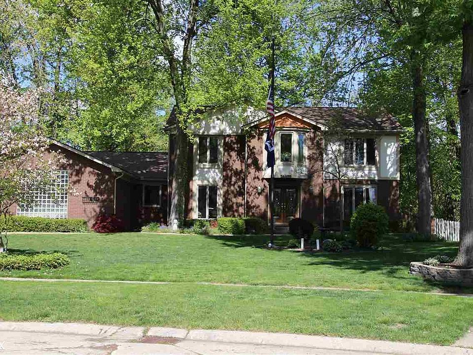 1st image of 54499 Algonquin Dr