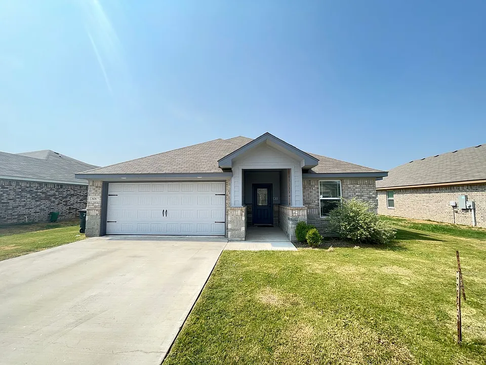 808 Hickok Dr
