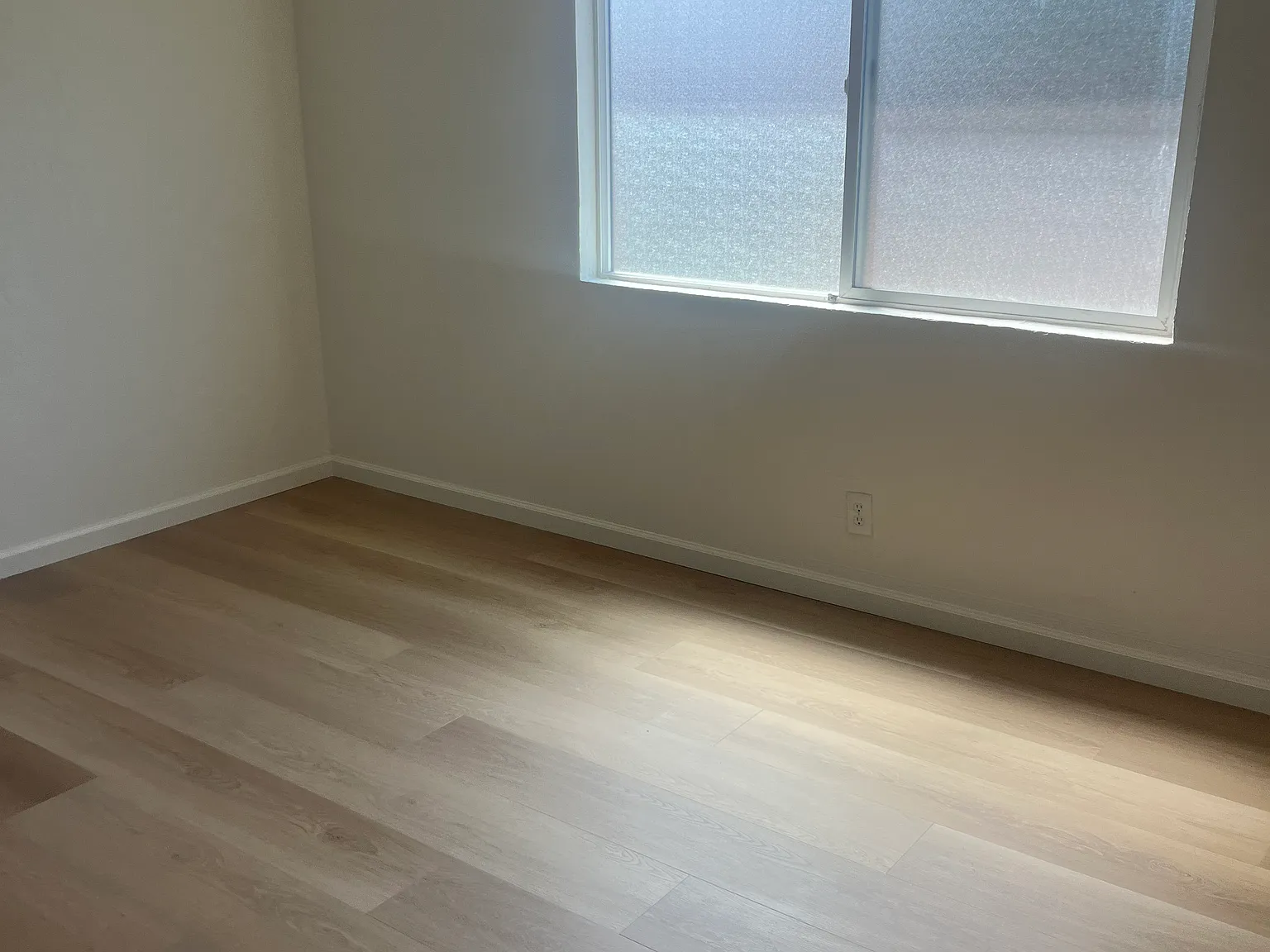 2 bed, 861 sqft, $3,000 — Photo 3