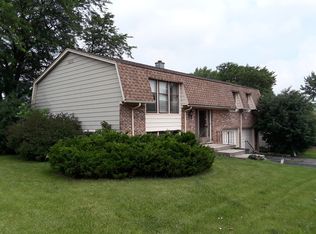 1338 Parker Pl, Elk Grove Village, IL 60007