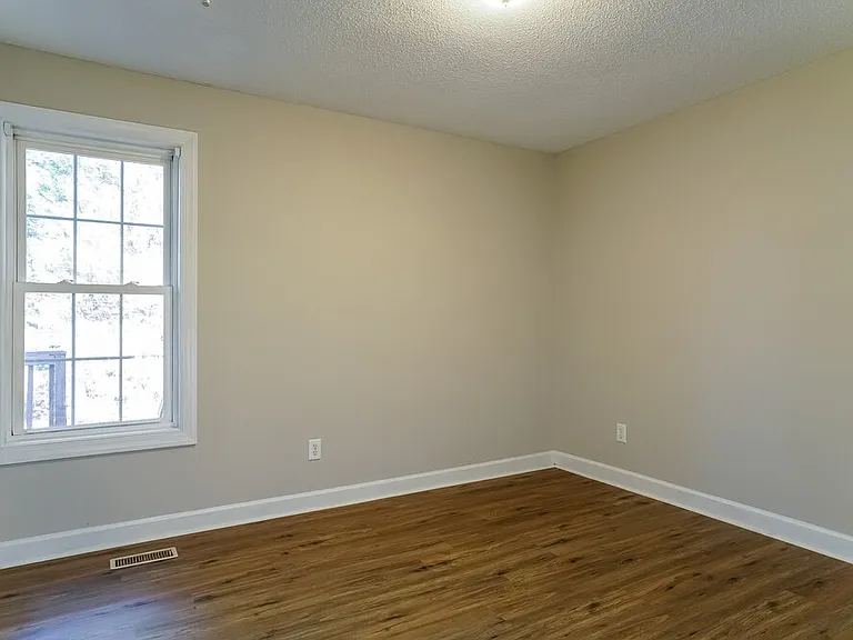 602 Coventry Dr — Photo 17