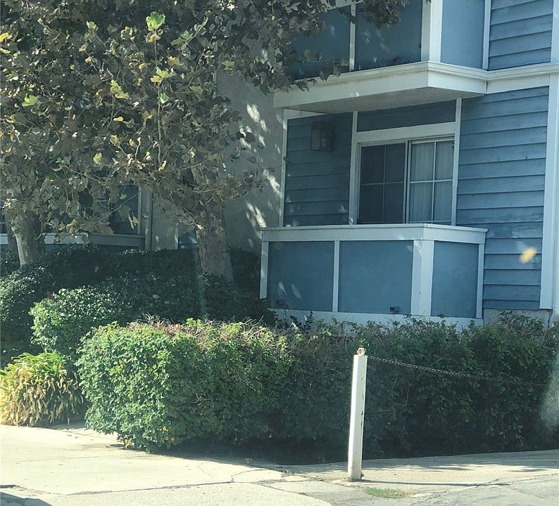 2nd image of 18427 Vincennes St Unit 16