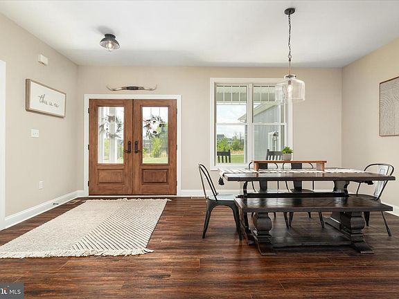 4th image of 1015 Redbud Rd