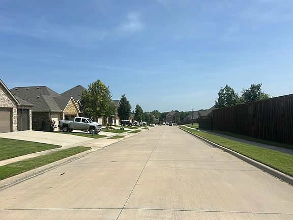 4th image of 621 Racine Dr