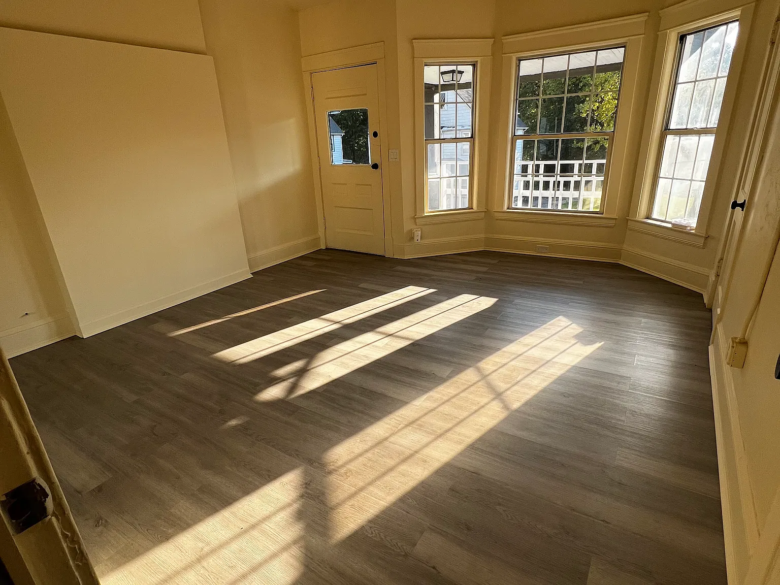 1825 Lakeview Rd — Photo 3
