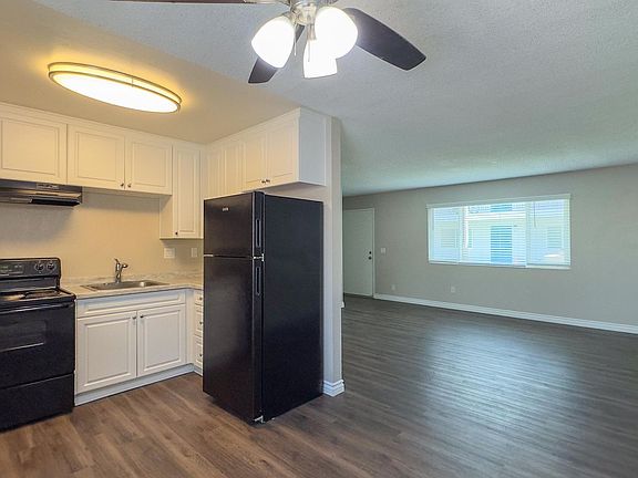 3rd image of 870 13th St #14