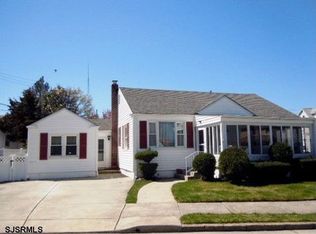 204 N Barclay Ave, Margate, NJ 08402