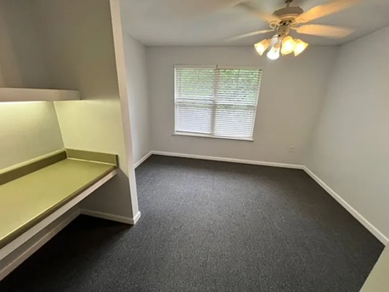 833-937 Old Greenville Hwy — Photo 13