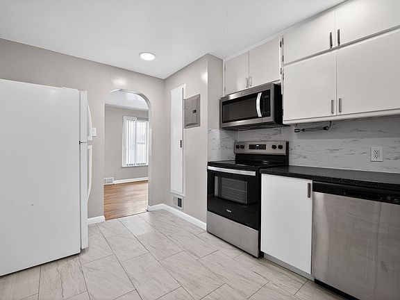 4th image of 11111 E Montview Blvd