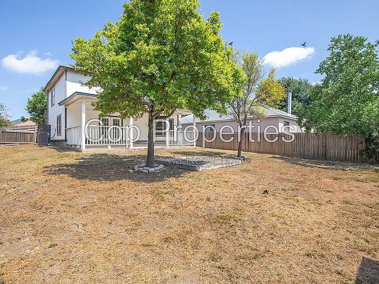 8118 Stagwood Hl — Photo 32