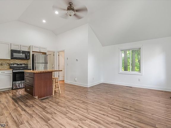3rd image of 132 Sparta Ave