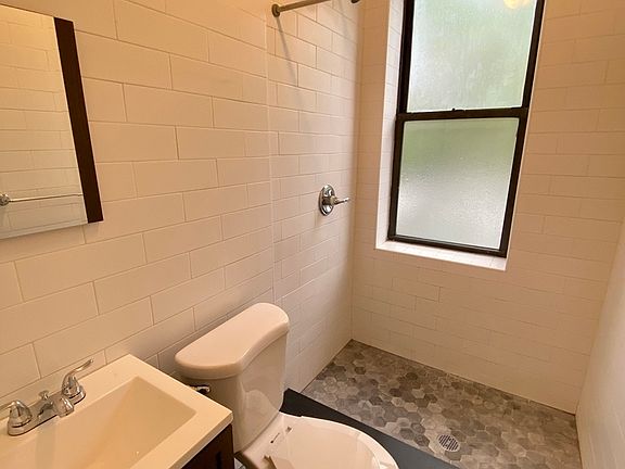 4th image of 3104 33rd St APT 3B