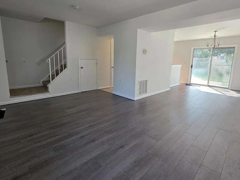404 Trefoil Pl — Photo 2