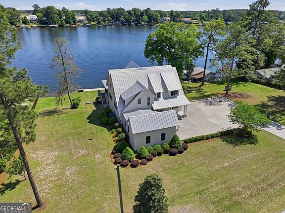 3rd image of 620 Lakeshore Dr