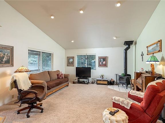 4th image of 1915 Pond Dr