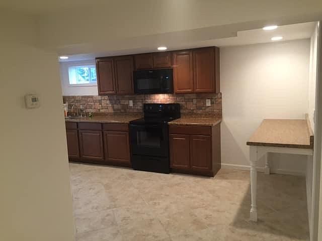 1st image of 10 Hilltop Ct