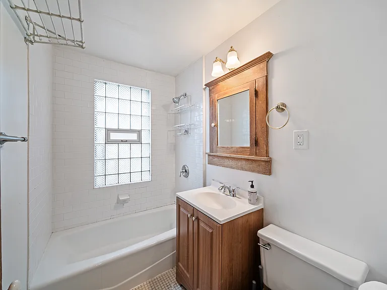 831 Hamlin St — Photo 14
