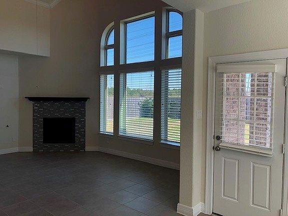 3rd image of 2211 Trocadero Ln