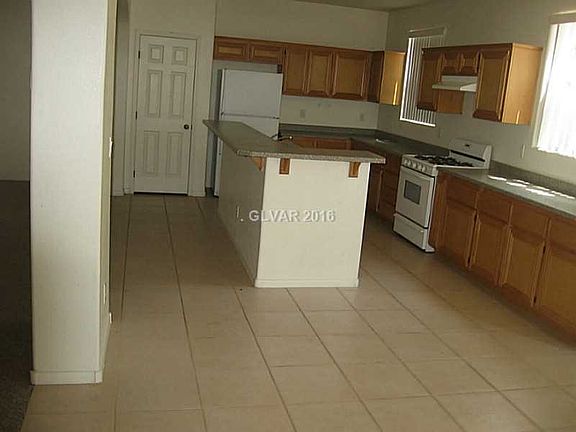 3rd image of 8079 Villa Avada Ct