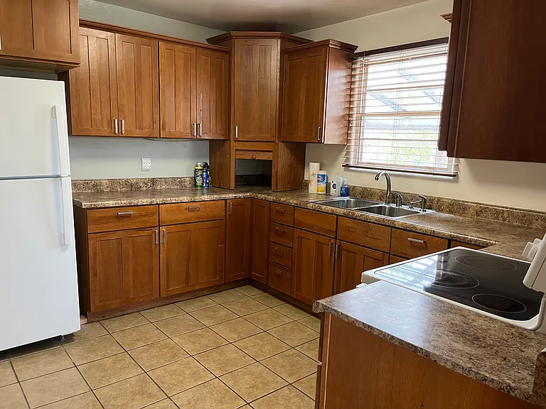 701 Center Ave — Photo 9