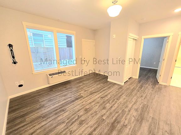 4th image of 7122 N Greenwich Ave