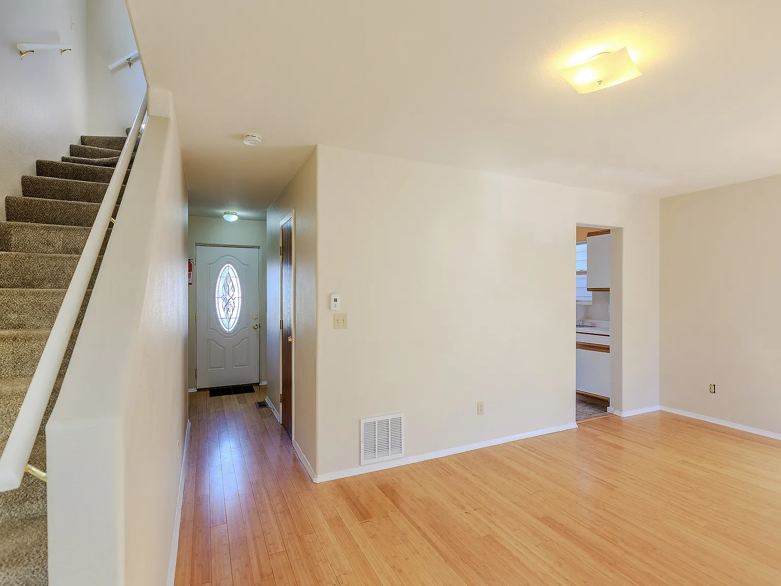 3 bed, 3.5 bath, 2086 sqft, $3,900 — Photo 4