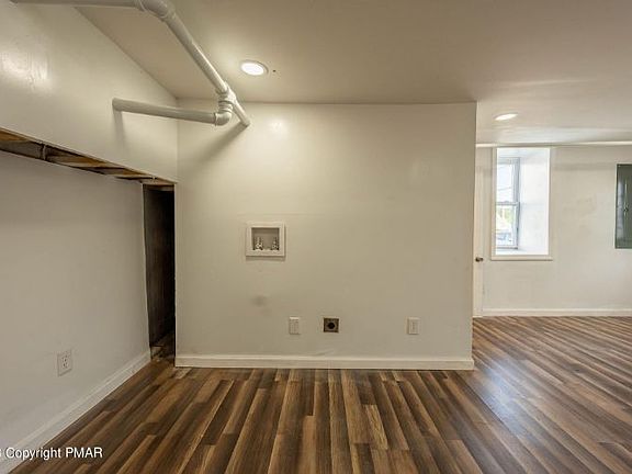 5th image of 213 Smith St