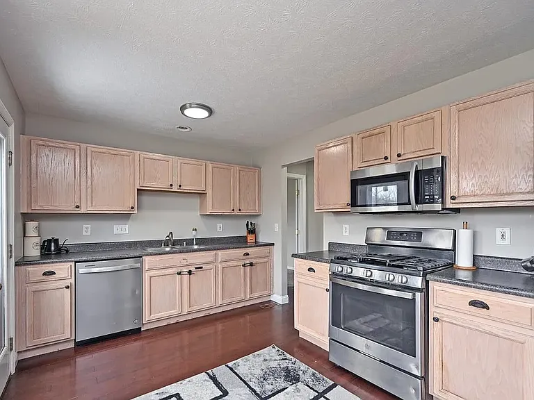 7545 Hyatts Ln — Photo 1