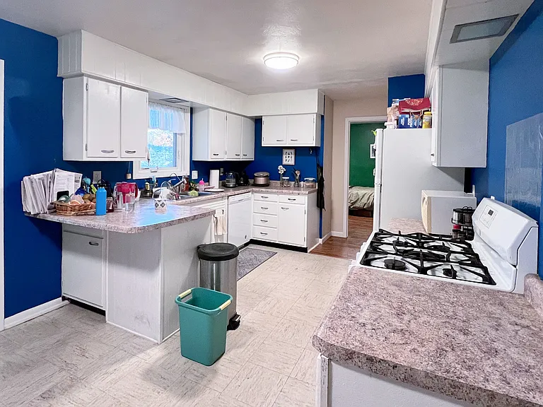 924 Princess Dr — Photo 3