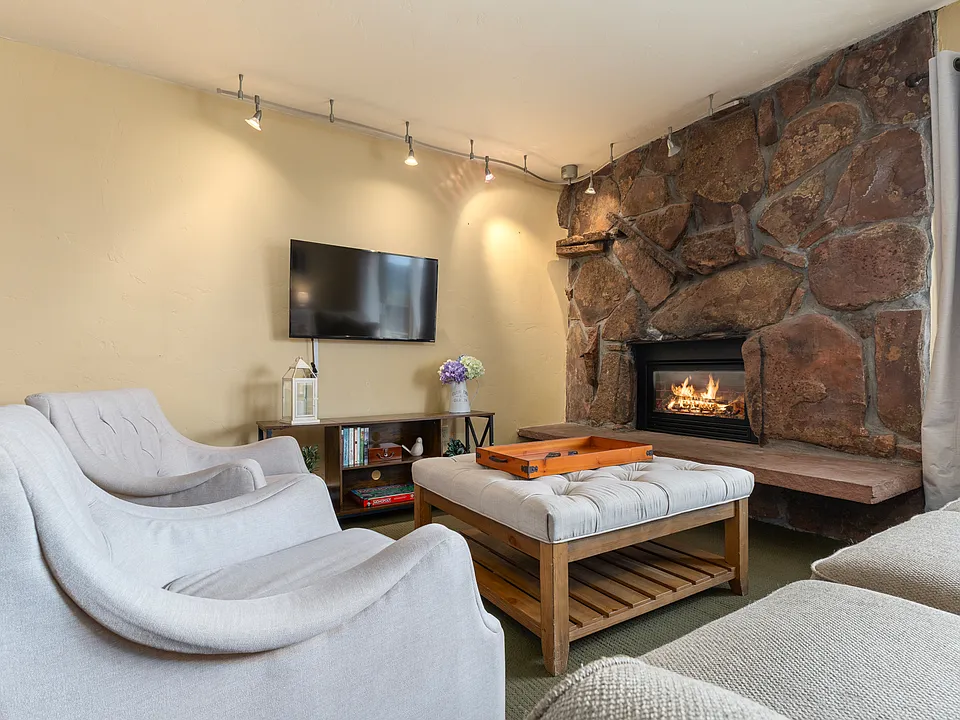 Gas Fireplace | Cozy Living Room | Smart Tv