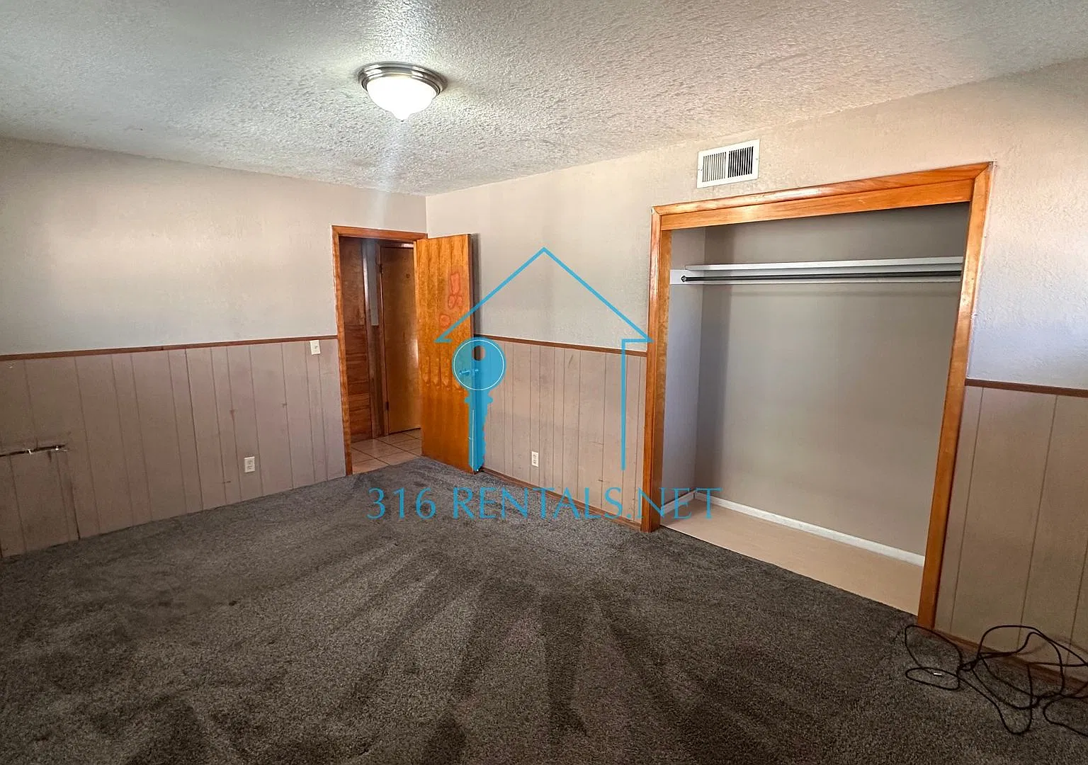 1506 N Waco Ave — Photo 4