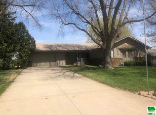 1416 Galaxie Dr, Hinton, IA 51024