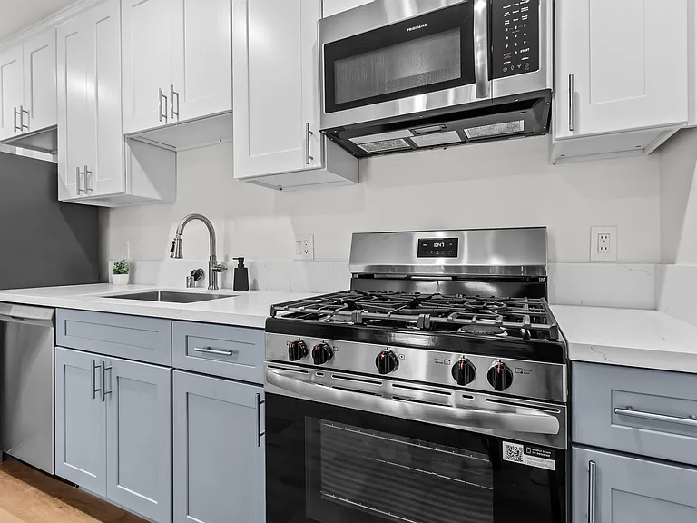 838 Hilgard Ave — Photo 17