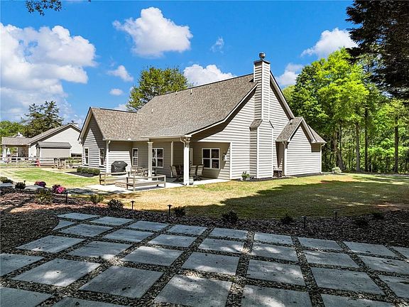 3rd image of 838 Old Thompson Mill Rd