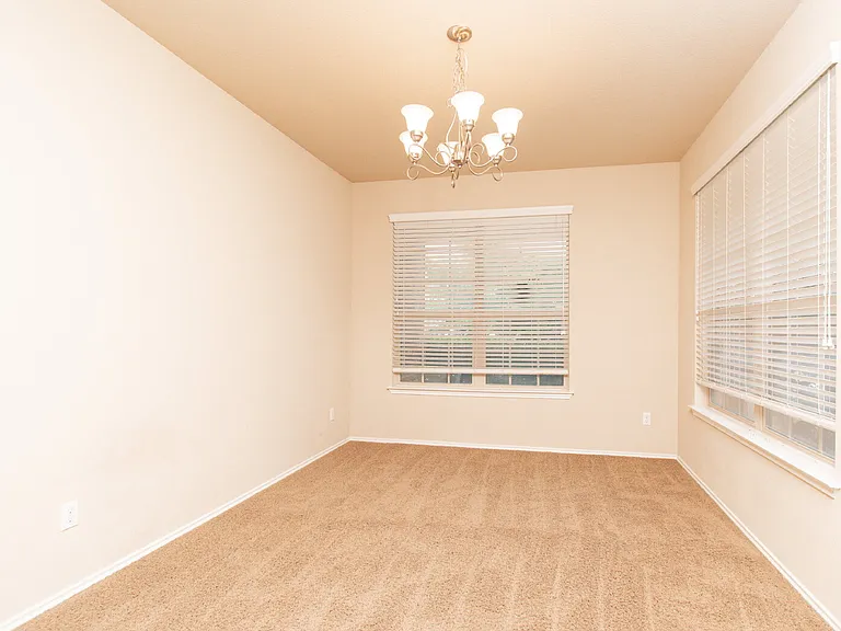 7109 Golden Oak Ln — Photo 2