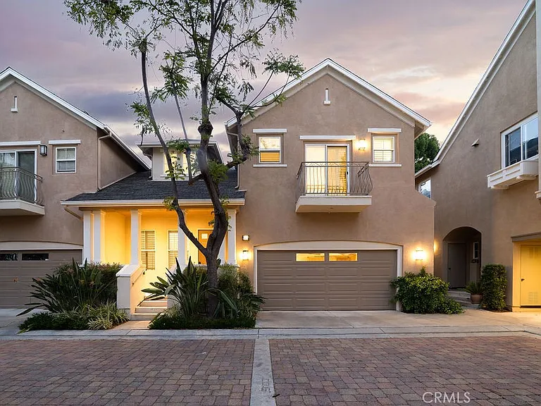 30 Burlingame — Photo 1