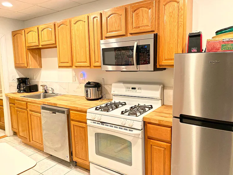 130 W 8th St #2 — Photo 22