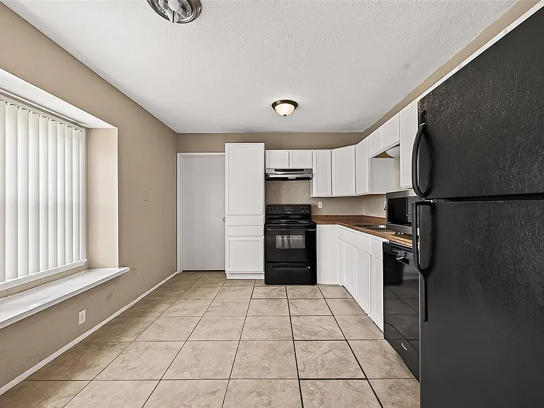 7410 La Granada Dr — Photo 13