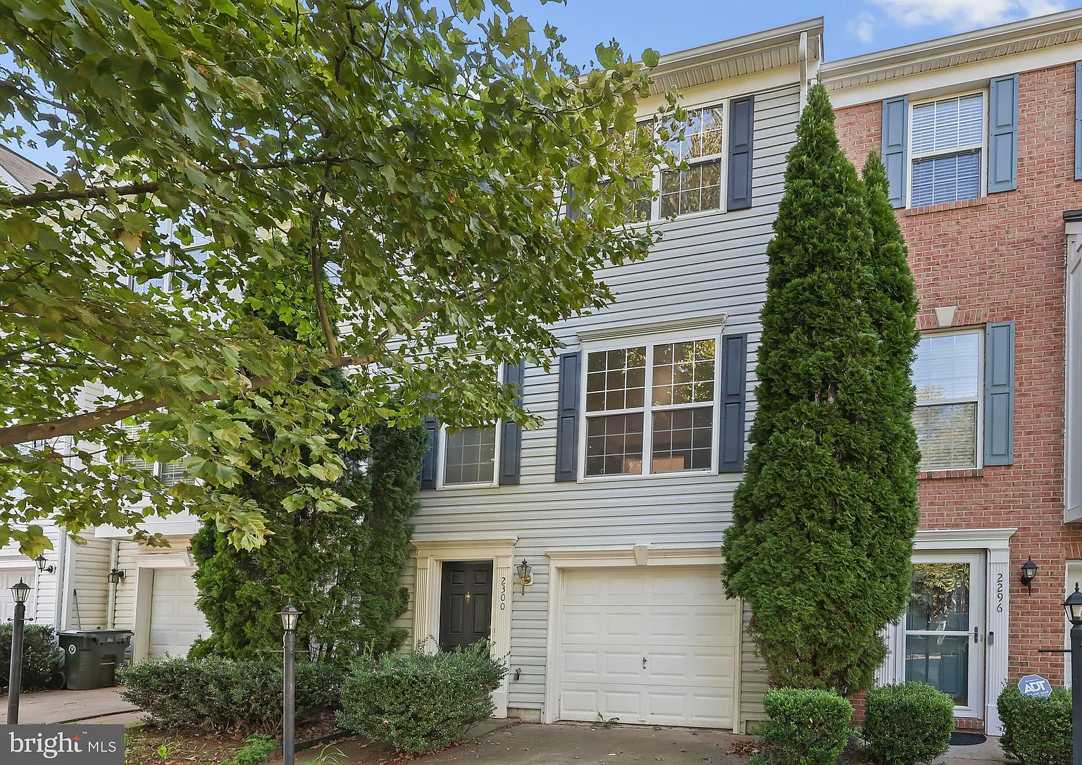 2300 Forsythia Dr photo 1