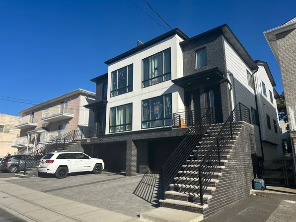 312 7th St #B, Fairview, NJ 07022