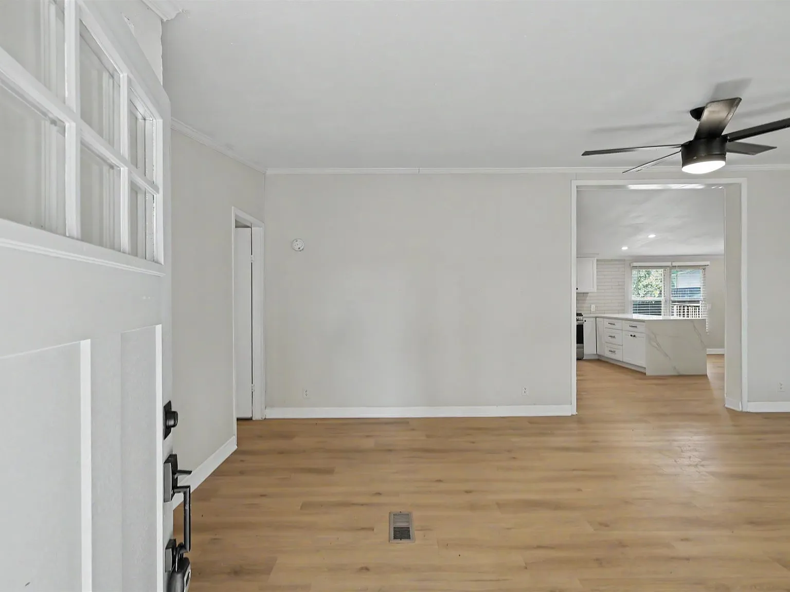 3 bed, 2.5 bath, 1792 sqft, $1,900 — Photo 3
