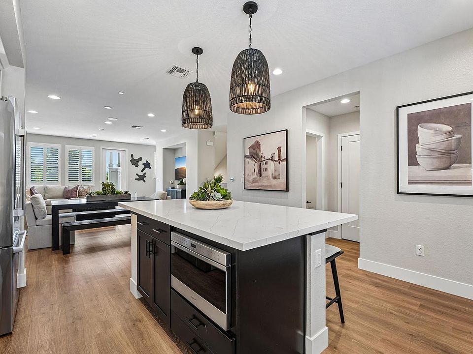 1st image of 208 Pippin Court
