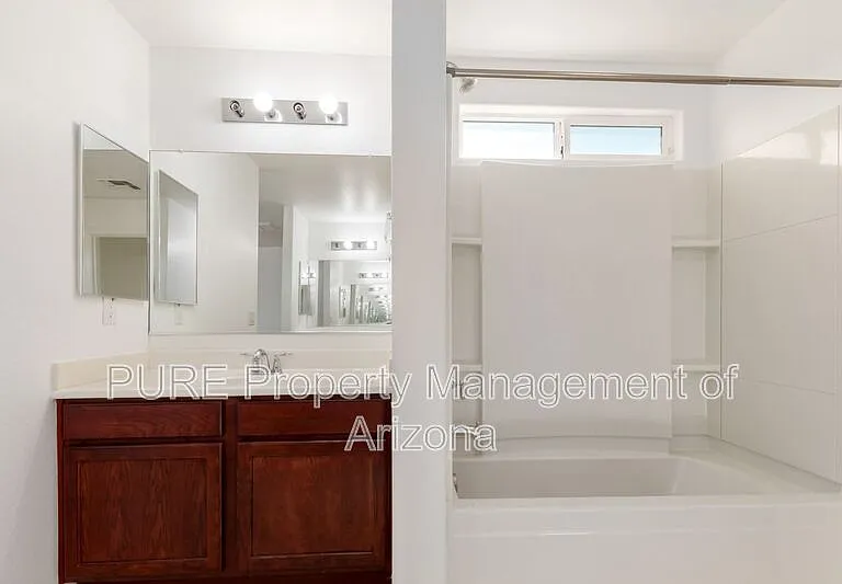 4044 E Oakland St — Photo 11