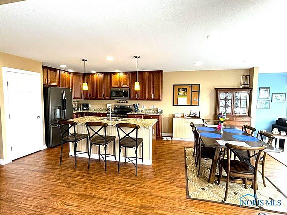 3rd image of 4105 Grande Lake Dr